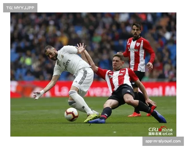 皇马边后卫助攻幅度大 但回防不及时留下身后空当 皇马边后卫助攻幅度大 但回防不及时留下身后空当